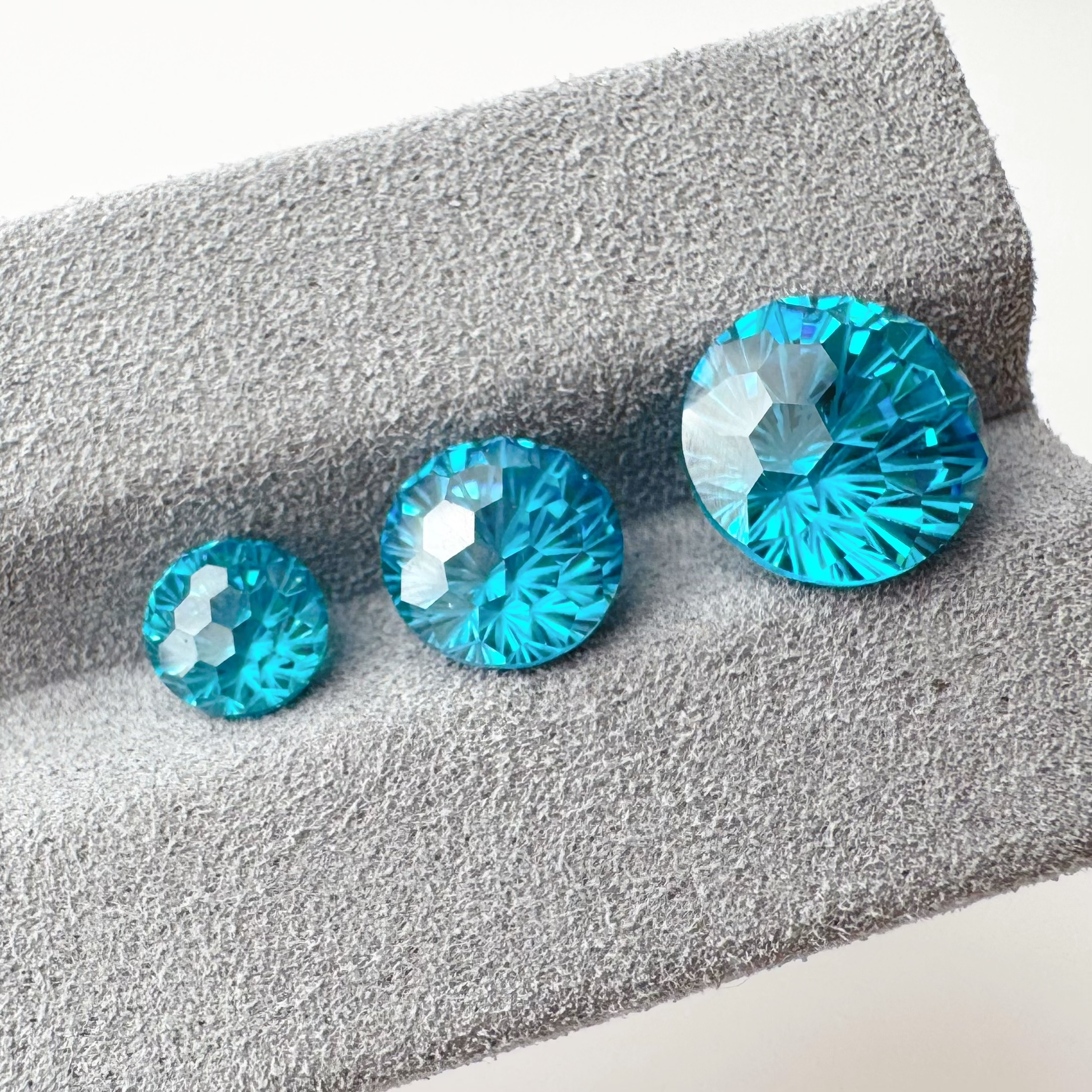 【受注生産】花火カット CZ 青系 #02 青映|10mm・8mm・6mm対応|キュービックジルコニア ルース 卸売